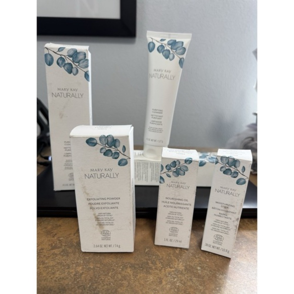 Mary Kay NATURALLY‎ Product's (6) Items Dirty Boxes
